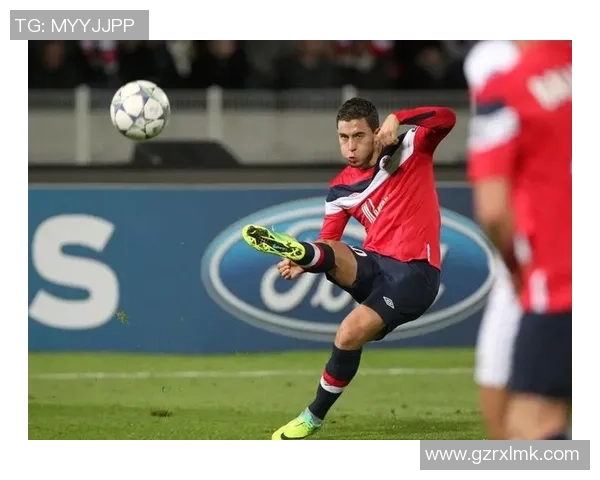 传奇球星的成长与辉煌之路：盘点足球历史上的顶级人物与传奇时刻