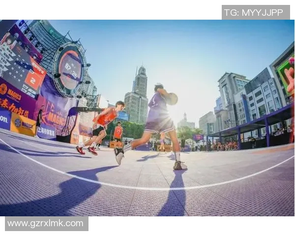 十年风云变幻 足球球星巅峰对决与成就对比分析 十年风云变幻 足球球星巅峰对决与成就对比分析