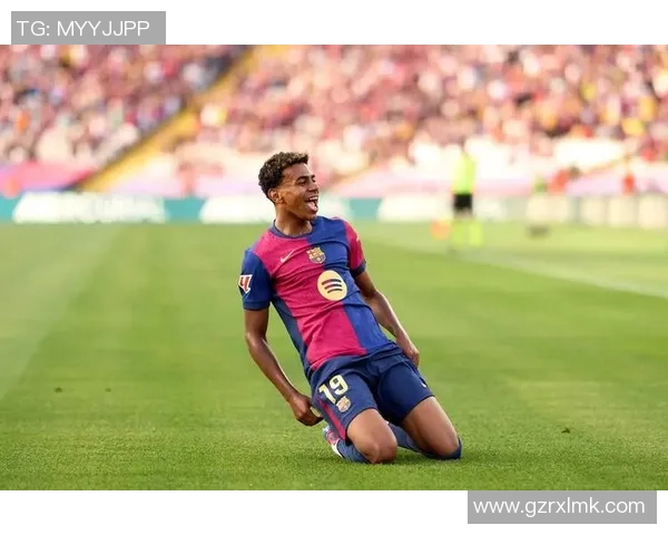 年轻时的足球球星们如何通过努力成就辉煌职业生涯揭秘 年轻时的足球球星们如何通过努力成就辉煌职业生涯揭秘