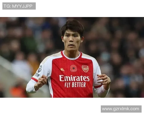 日本足球球星身材特点全解析揭秘力量速度与体型平衡 日本足球球星身材特点全解析揭秘力量速度与体型平衡