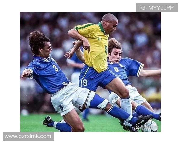 球场传奇与荣耀：足球明星的精彩瞬间与不朽足迹